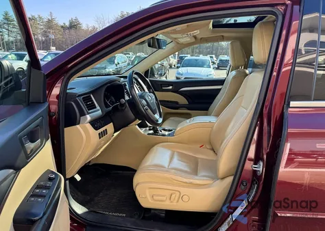 2018 Toyota Highlander Xle z USA, uszkodzony, nr VIN 5TDJZRFH2JS823121